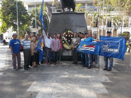 Militantes y dirigentes de la tolda azul colocaron ofrenda floral ante la estatua del Libertador.