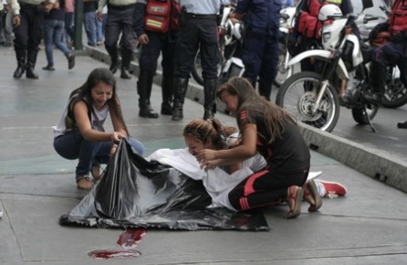 Testigos reseñaron que el homicida disparo al occiso cuando se encontraba de espaldas