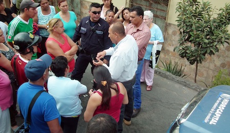 Vecinos trancaron la calle como forma de protesta