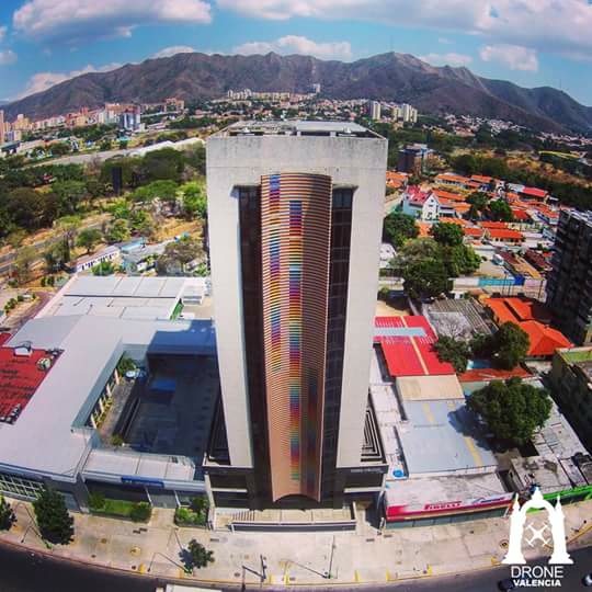 Torre estratos en la Av.Bolivar de Valencia