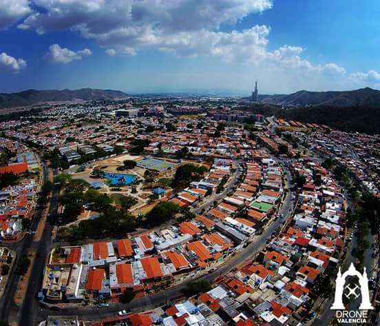 Urb La Esmeralda.