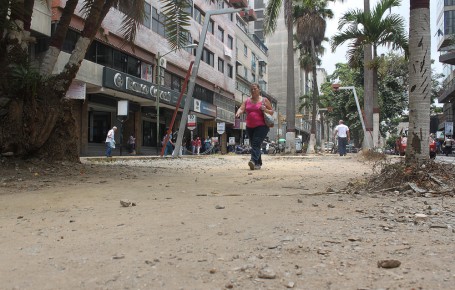 Vecinos indicaron que los trabajos debieron terminar en diciembre