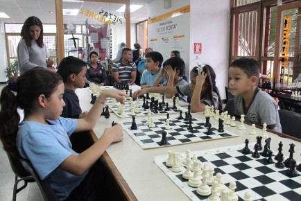 14 niños disputaron campeonato de ajedrez sub-10