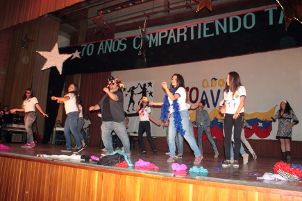  Estudiantes del Liceo San José pusieron a gozar a los asistentes