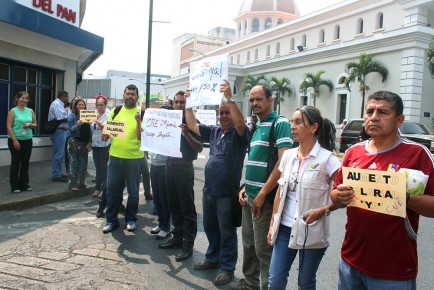 Trabajadores se apostaros en las avenidas por mejoras salariares