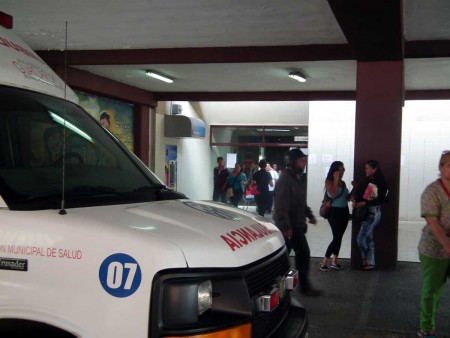 Llegó al hospital con varias cuchilladas en el cuello. ARCHIVO