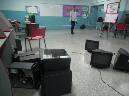 Destrozaron toda la sala de informática