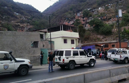La policía científica se desplegó en el Km. 2 de la Panamericana