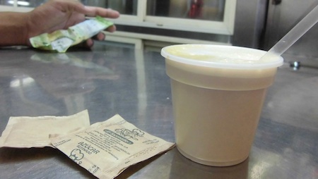 El salario diario de un empleado con sueldo mínimo ronda los Bs. 385, lo que solo le alcanza para tomarse un café en la panadería
