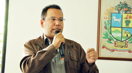 Concejal Héctor Medina exhortó a los directivos de líneas de transporte urbano a cumplir la ley.