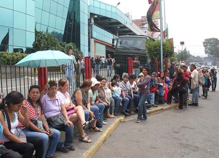 El día no laborable fue utilizado para hacer colas