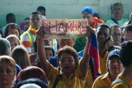 Opositores esperan que el CNE entregue planillas para activar revocatorio.