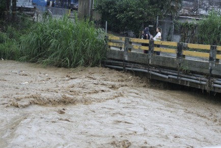 El río San Pedro estuvo a un metro de desbordarse