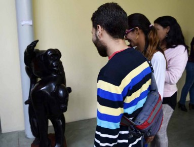Muestra está abierta de martes a sábado de 9:00 am a 5:00 pm.