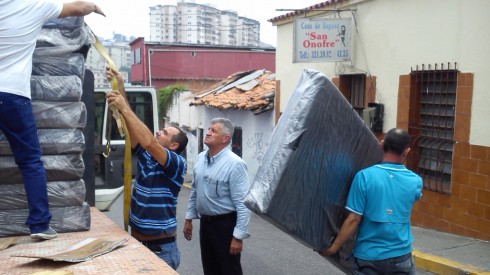 Refirió que también han entregado sillas de ruedas y han acordado ayuda en otros aspectos a esta casa como medicinas y ropa