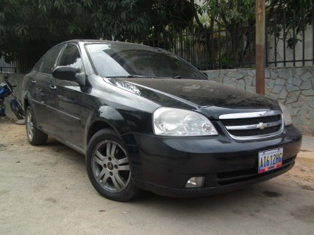 El Optra negro fue recuperado en el sector Matica Arriba