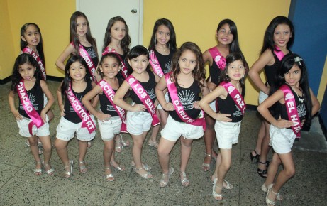 Las Mini reinas deslumbraron con su gran simpatía