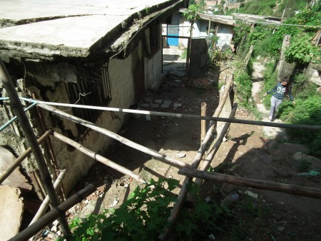 Viviendas pueden caerse en cualquier momento