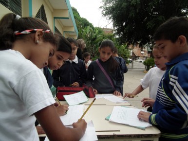 Escolares gozaron resolviendo los ejercicios matemáticos