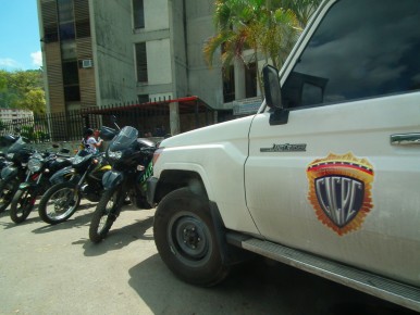 El carro fue abandonado en un estacionamiento de El Cabotaje.ARCHIVO