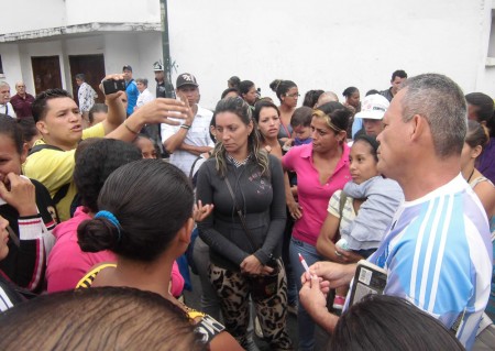 “Llevamos 25 días esperando que nos vendan la nueva bolsa”,, señalaron