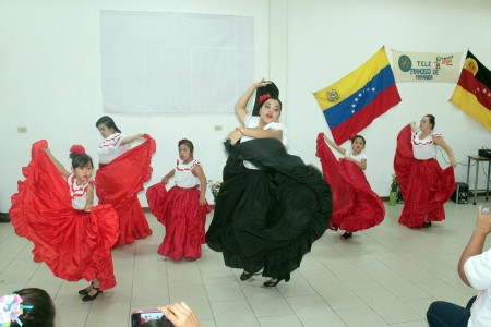 Estudiantes resaltaron el folklore nacional