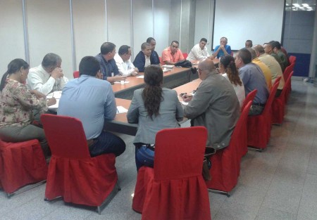 La reunión entre autoridades y comerciantes tuvo lugar este lunes.