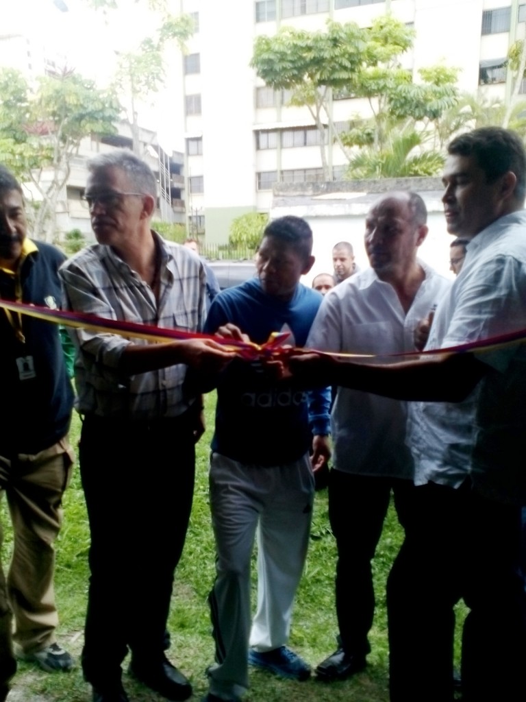 Autoridades locales, deportistas y comunidad participaron en la inauguración del gimnasio