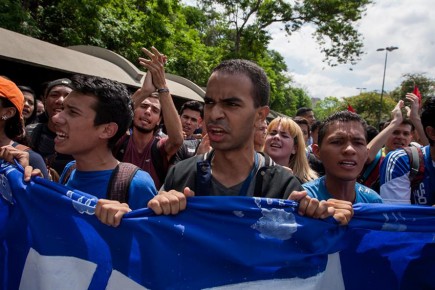 Jóvenes denunciaron presión de la policía para impedir que protesten