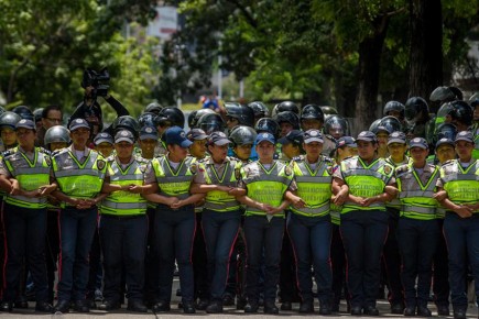 Un fuerte despliegue policial impidió que los universitarios salieran de la UCV