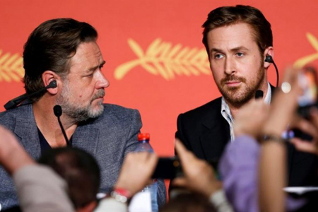 Crowe y Gosling mostraron una gran química primero ante los fotógrafos y luego en la rueda de prensa.