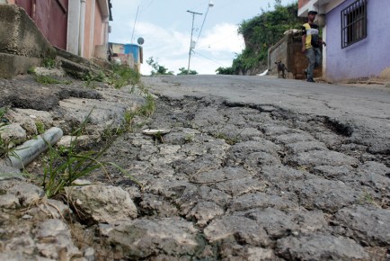 Huecos se “exhiben” en la comunidad
