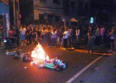 Trancaron la calle repudiando los actos vandálicos escenificados diariamente en el sector