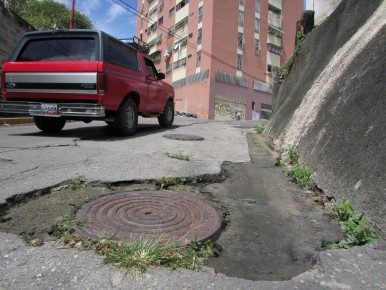 Vialidad presenta gran deterioro en toda la comunidad