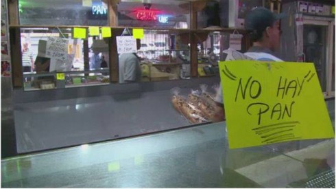 Los comercios continúan restringiendo la venta a solos dos unidades por persona y a determinados horarios.