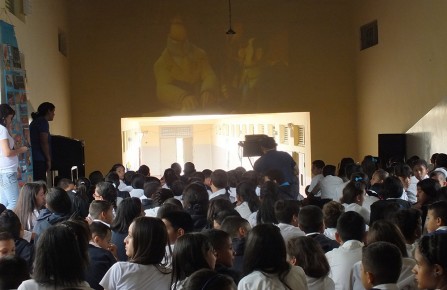 Decenas de niñas y niños participaron en la proyección de esta película