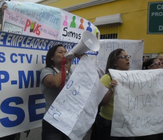 Docentes mirandinos por segunda semana consecutiva protestaron exigiendo al presidente Nicolás Maduro “bajar” los recursos que le adeuda a la gobernación de Miranda
