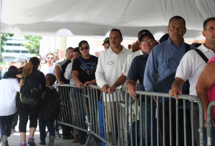 ) Este martes el tiempo de espera en la cola aumentó a dos horas 