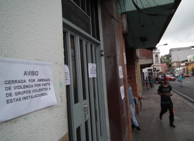 Un cartel idéntico fue pegado en al menos 6 sedes del CNE en todo el país