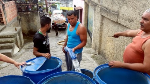 Mañana llevarán agua a Paracotos.