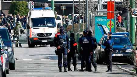 Este sábado Bélgica mantuvo el nivel de alerta actual, 3 en una escala de 4, tras la operación antiterrorista en la que fueron detenidos 12 sospechosos.