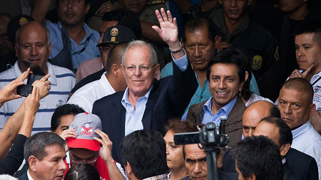 Pablo Kuczynski confirmó este sábado que mantendrá en la presidencia del Banco Central de Reserva (BCR) a Julio Velarde.