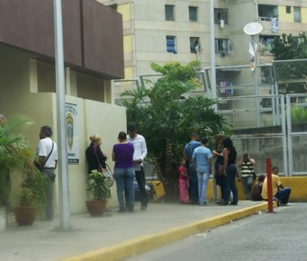 El docente perdió luego de amortiguar el golpe de la caída con su cabeza