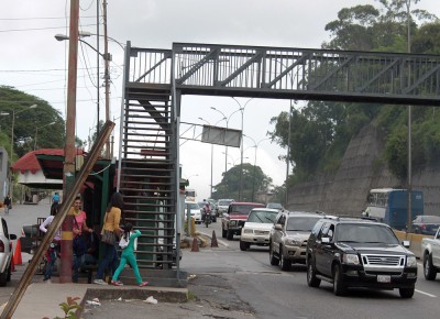 Lugareños urgidos por construcción de una parada