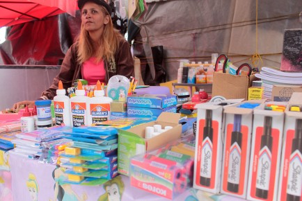 Ventas populares de útiles escolares ofrecen buenos precios