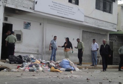 Internamente los calabozos fueron destrozados por los reclusos