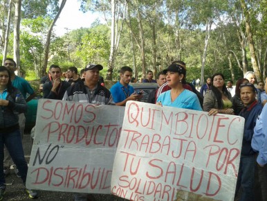 Con pancartas en mano protestaron para exigir la reactivación de la producción de hemoderivados