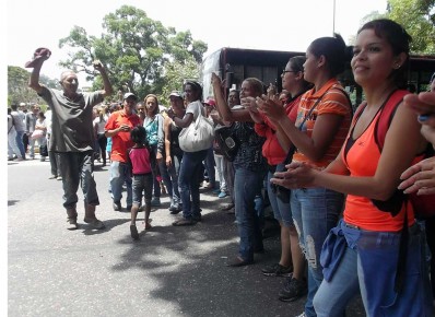 Aclararon estar cansados de ver madres y bebés comiendo mango o fororo para aplacar el hambre
