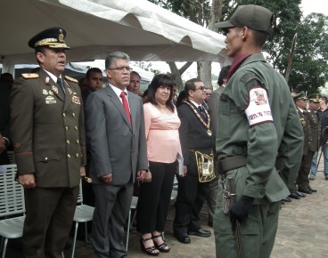 Las ofrendas florales ante la estatua ecuestre de Miranda fueron entregadas por niños mirandinos