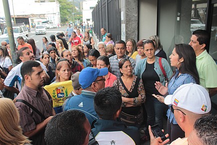 Educadores se apostaron en las puertas de la Defensoría del Pueblo